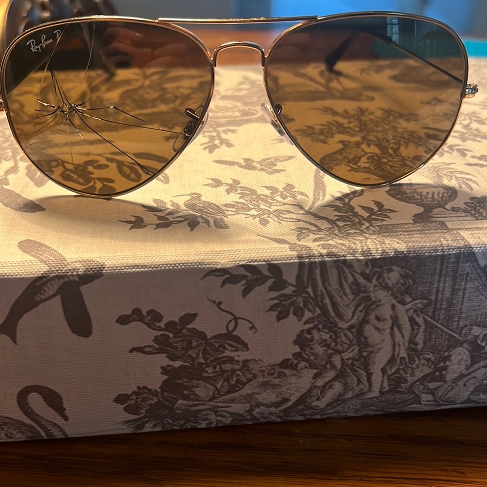 Polarized Ray-Ban Aviators 62014 damaged